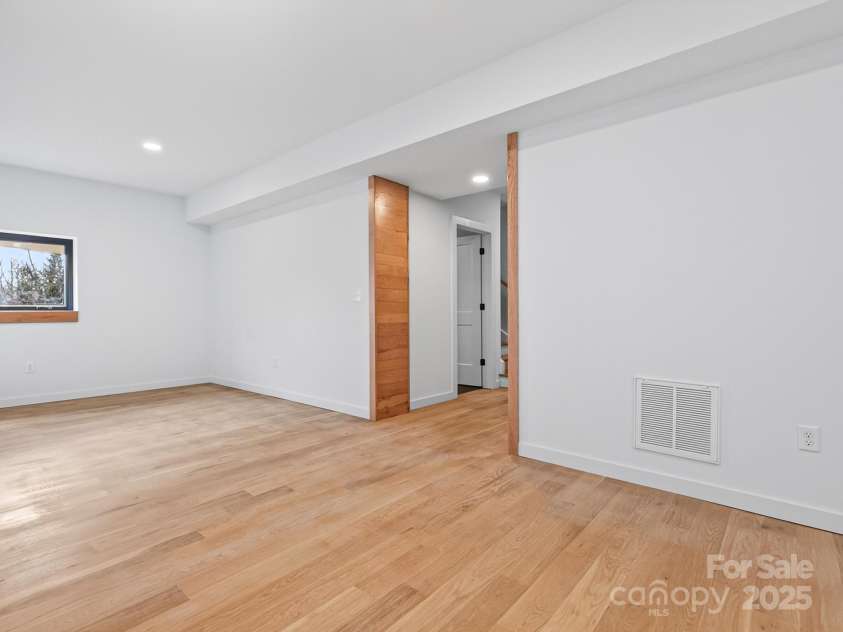 165 Abundance Run, Asheville, NC 28805.  MLS# CAR4331047, YatesRealty ID 4234. 