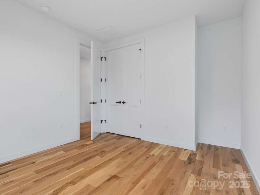 165 Abundance Run, Asheville, NC 28805.  MLS# CAR4331047, YatesRealty ID 4234. 