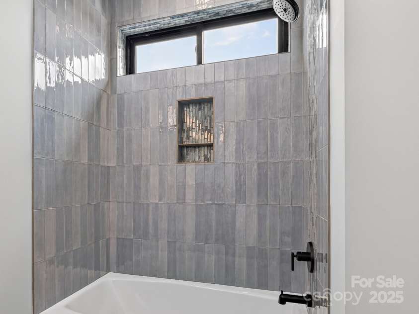 165 Abundance Run, Asheville, NC 28805.  MLS# CAR4331047, YatesRealty ID 4234. 