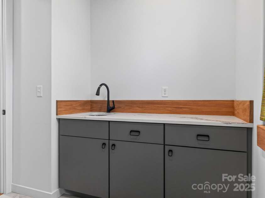 165 Abundance Run, Asheville, NC 28805.  MLS# CAR4331047, YatesRealty ID 4234. 