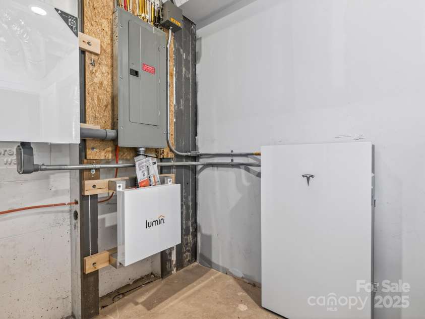 165 Abundance Run, Asheville, NC 28805.  MLS# CAR4331047, YatesRealty ID 4234. 