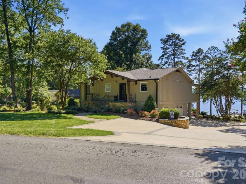 730 Mainsail Road, Salisbury, NC 28146.  MLS# CAR4390444, YatesRealty ID 42340. 