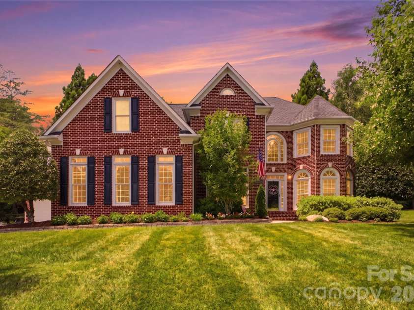 3425 Savannah Hills Drive, Matthews, NC 28105.  MLS# CAR4407068, YatesRealty ID 42341. 