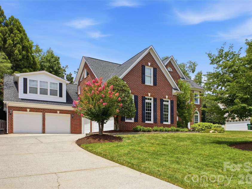3425 Savannah Hills Drive, Matthews, NC 28105.  MLS# CAR4407068, YatesRealty ID 42341. 