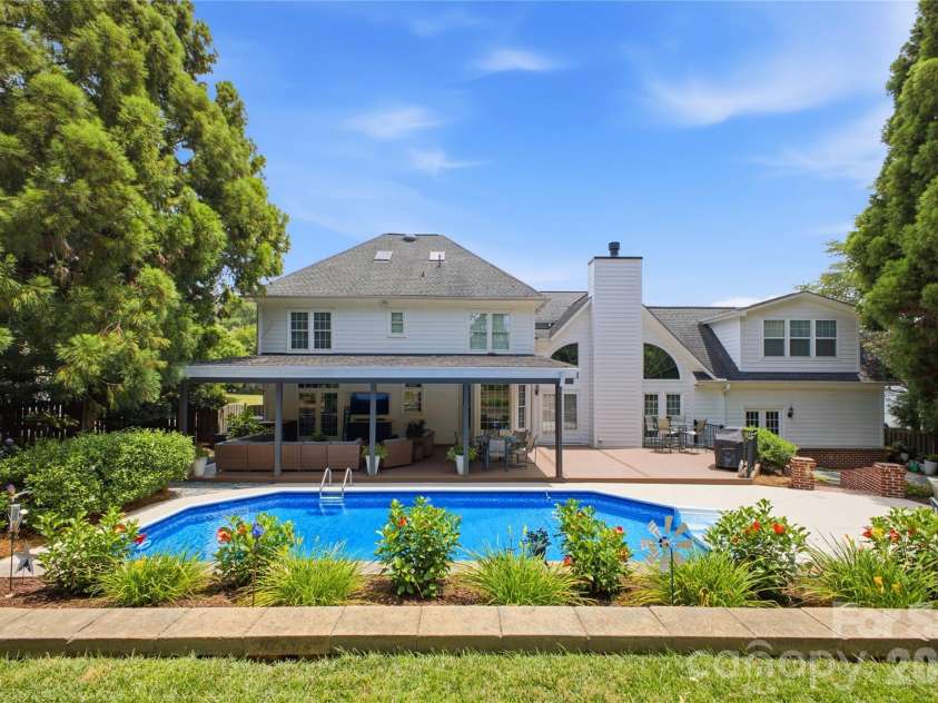 3425 Savannah Hills Drive, Matthews, NC 28105.  MLS# CAR4407068, YatesRealty ID 42341. 
