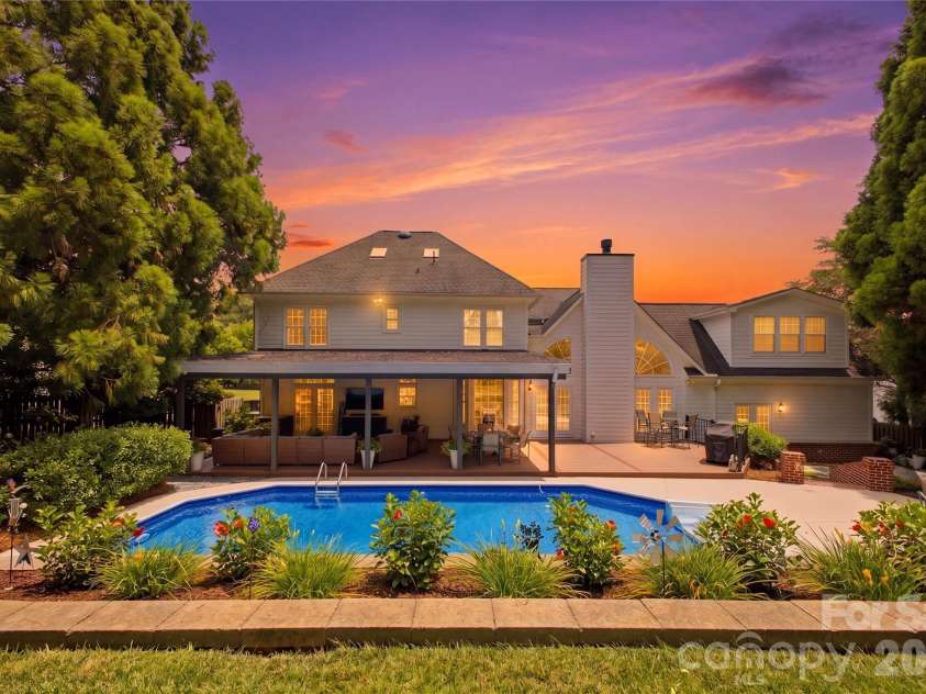 3425 Savannah Hills Drive, Matthews, NC 28105.  MLS# CAR4407068, YatesRealty ID 42341. 