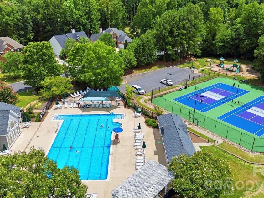 3425 Savannah Hills Drive, Matthews, NC 28105.  MLS# CAR4407068, YatesRealty ID 42341. 