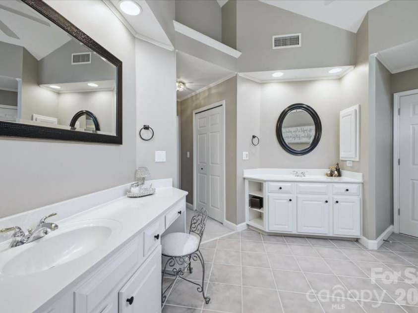 3425 Savannah Hills Drive, Matthews, NC 28105.  MLS# CAR4407068, YatesRealty ID 42341. 