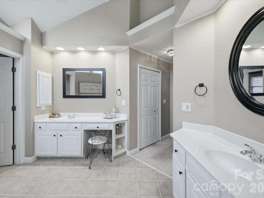 3425 Savannah Hills Drive, Matthews, NC 28105.  MLS# CAR4407068, YatesRealty ID 42341. 