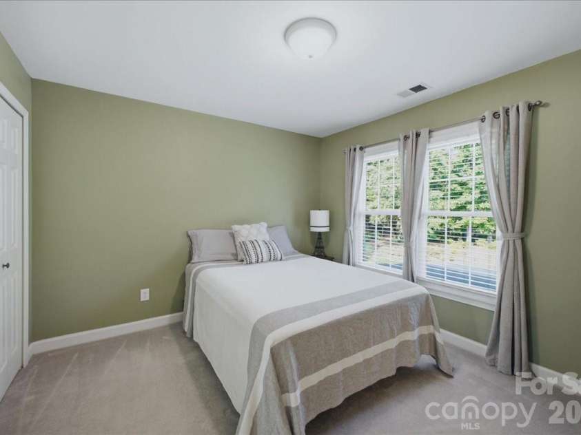 3425 Savannah Hills Drive, Matthews, NC 28105.  MLS# CAR4407068, YatesRealty ID 42341. 