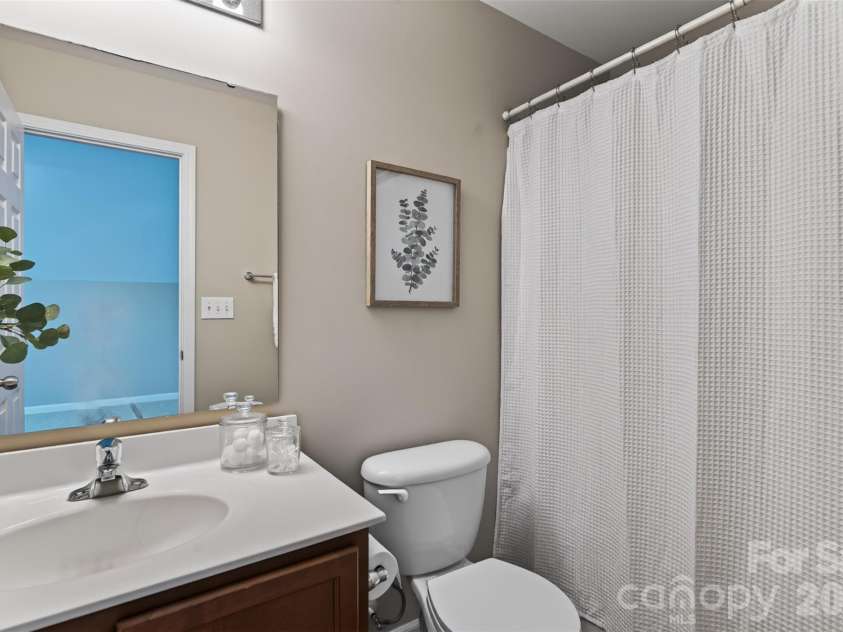 3010 Gilroy Drive, Fort Mill, SC 29707.  MLS# CAR4411123, YatesRealty ID 42343. Third floor full bath