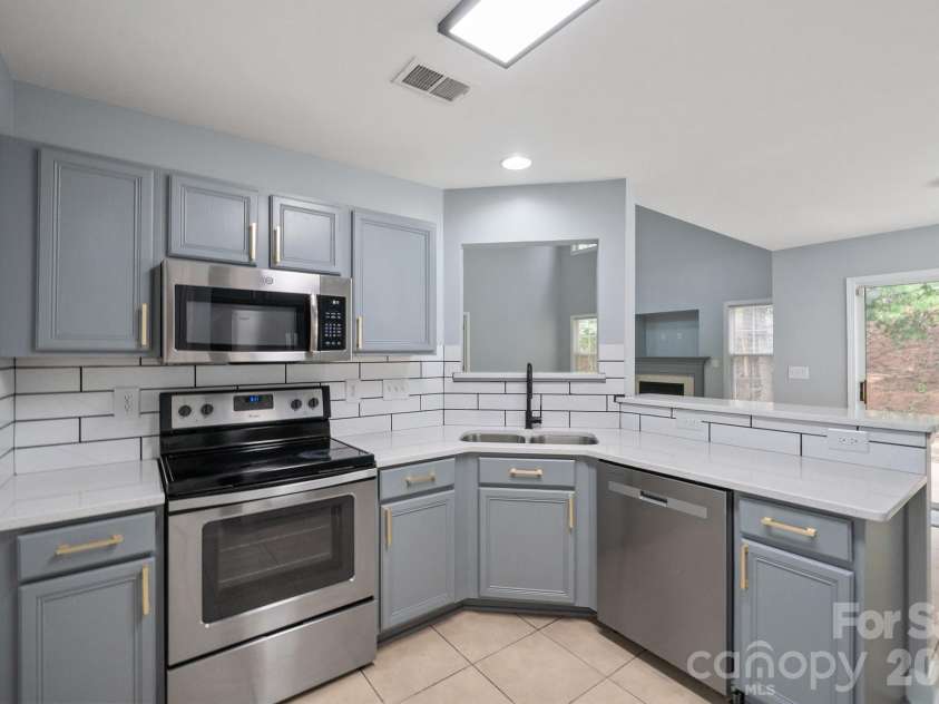 2646 Amber Crest Drive, Gastonia, NC 28052.  MLS# CAR4412046, YatesRealty ID 42345. 