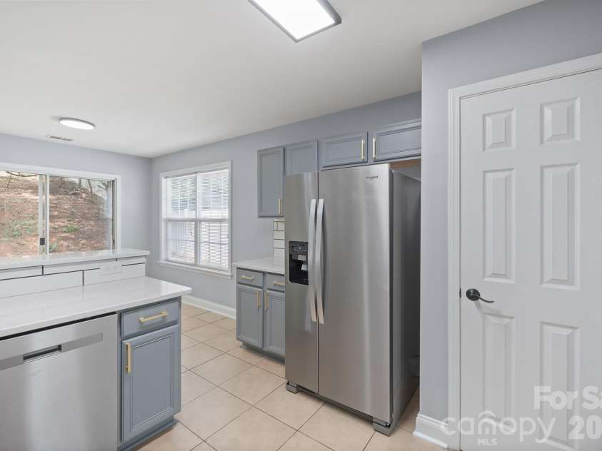 2646 Amber Crest Drive, Gastonia, NC 28052.  MLS# CAR4412046, YatesRealty ID 42345. 