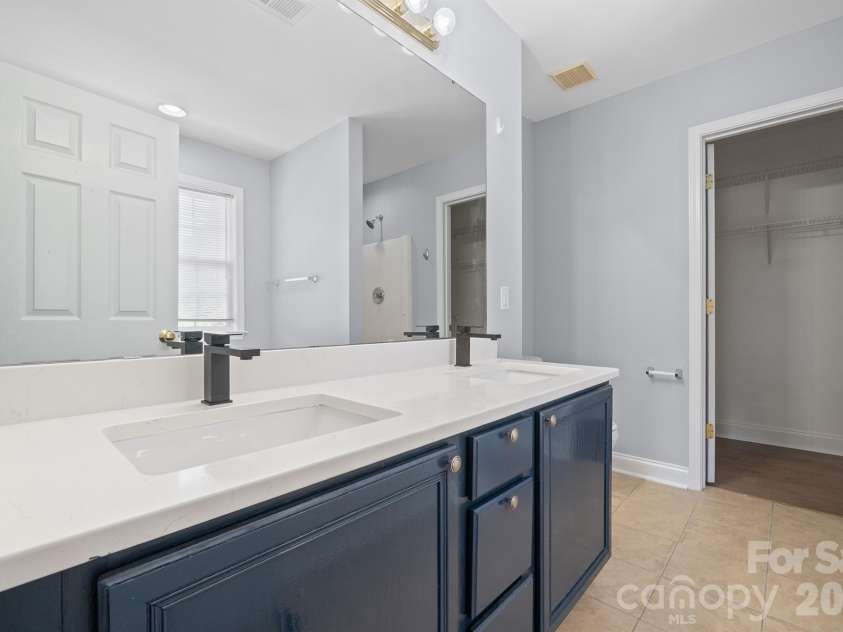 2646 Amber Crest Drive, Gastonia, NC 28052.  MLS# CAR4412046, YatesRealty ID 42345. 