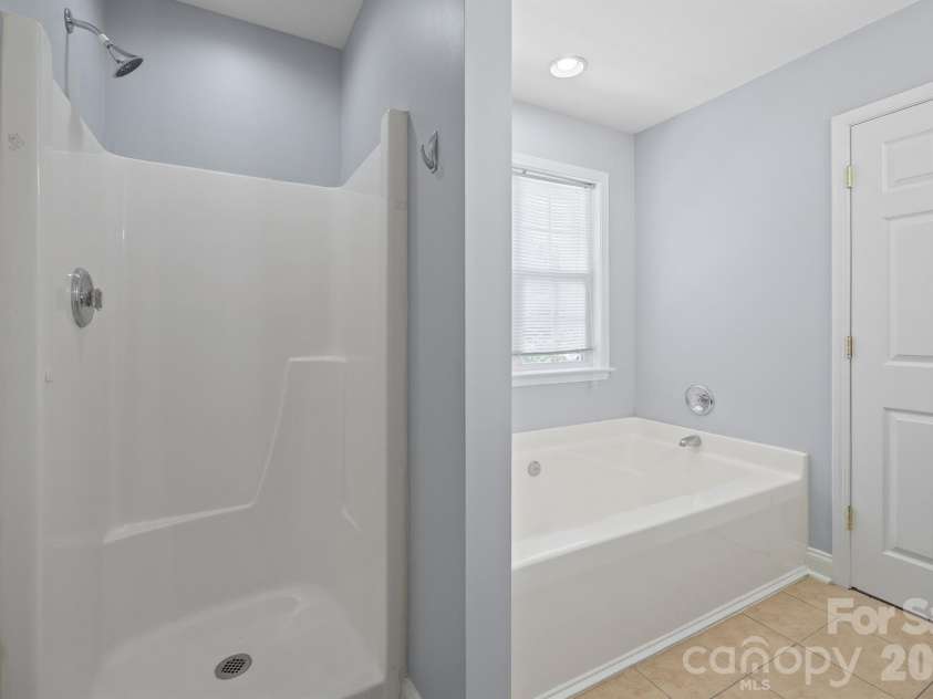 2646 Amber Crest Drive, Gastonia, NC 28052.  MLS# CAR4412046, YatesRealty ID 42345. 