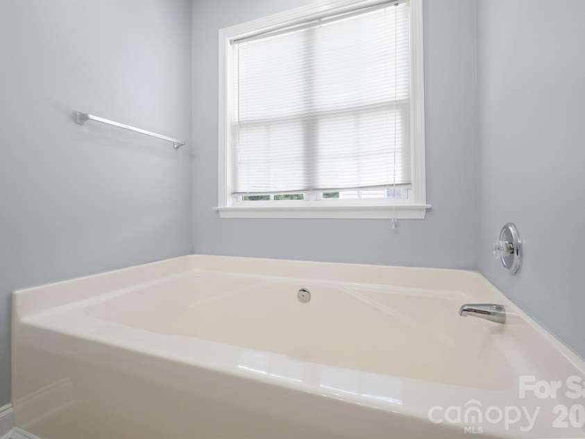2646 Amber Crest Drive, Gastonia, NC 28052.  MLS# CAR4412046, YatesRealty ID 42345. 