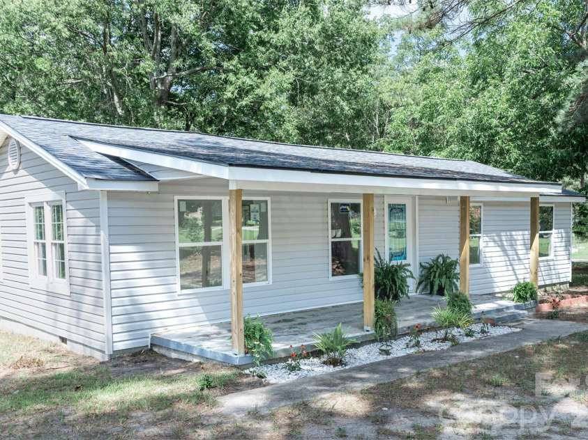 3105 Evelyn Circle, Darlington, SC 29540.  MLS# CAR4411773, YatesRealty ID 42346. 