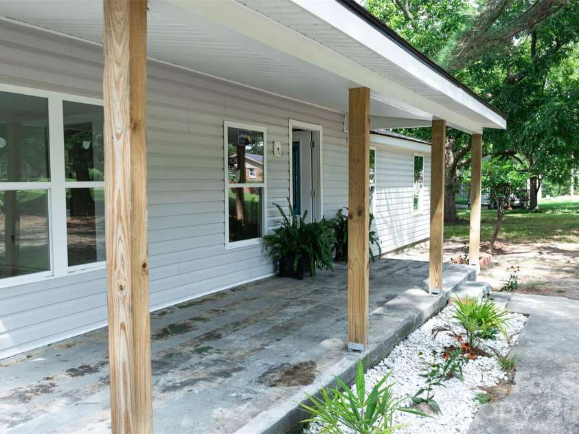 3105 Evelyn Circle, Darlington, SC 29540.  MLS# CAR4411773, YatesRealty ID 42346. 