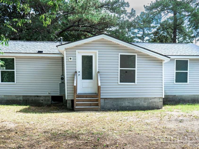 3105 Evelyn Circle, Darlington, SC 29540.  MLS# CAR4411773, YatesRealty ID 42346. 