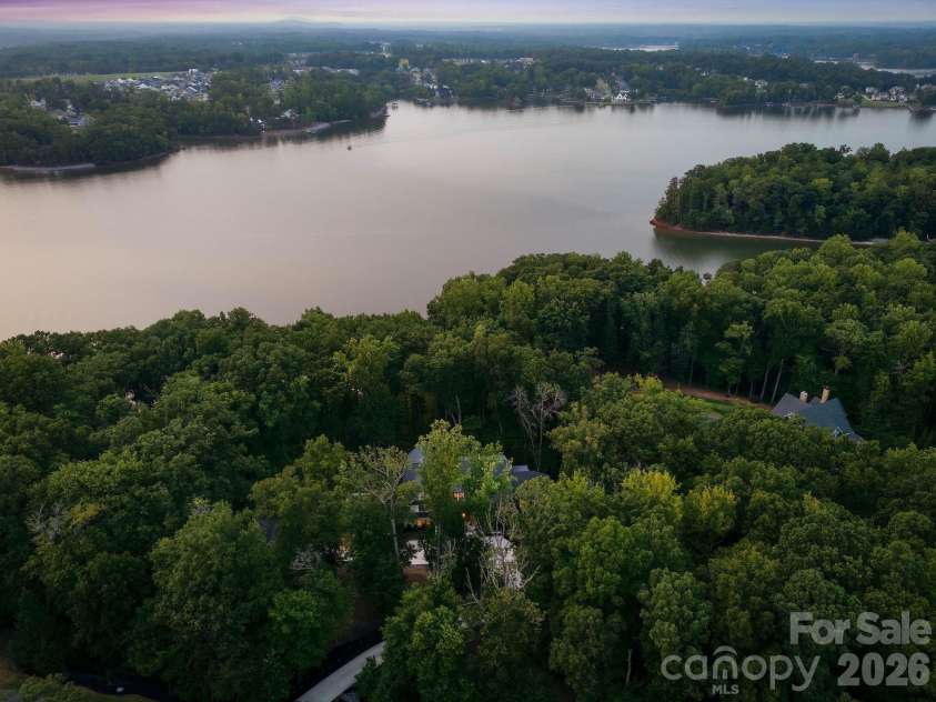 13702 Sage Thrasher Lane, Charlotte, NC 28278.  MLS# CAR4405841, YatesRealty ID 42347. 