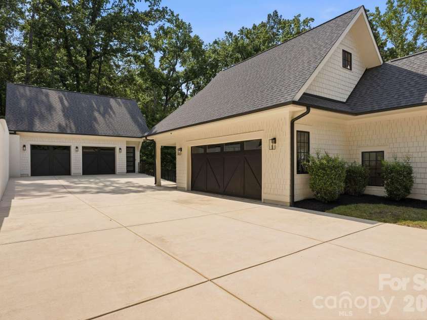 13702 Sage Thrasher Lane, Charlotte, NC 28278.  MLS# CAR4405841, YatesRealty ID 42347. 