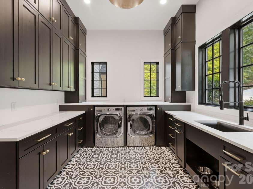 13702 Sage Thrasher Lane, Charlotte, NC 28278.  MLS# CAR4405841, YatesRealty ID 42347. Main level laundry room and drop zone.