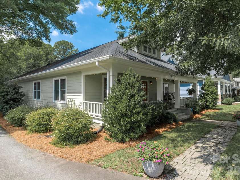 21036 Catawba Avenue, Cornelius, NC 28031.  MLS# CAR4411441, YatesRealty ID 42348. 