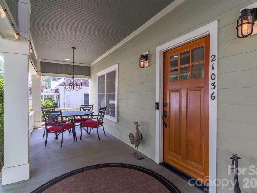 21036 Catawba Avenue, Cornelius, NC 28031.  MLS# CAR4411441, YatesRealty ID 42348. 