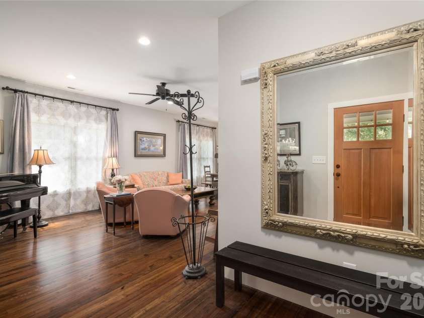 21036 Catawba Avenue, Cornelius, NC 28031.  MLS# CAR4411441, YatesRealty ID 42348. 