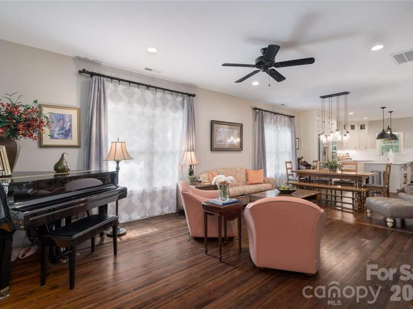 21036 Catawba Avenue, Cornelius, NC 28031.  MLS# CAR4411441, YatesRealty ID 42348. 