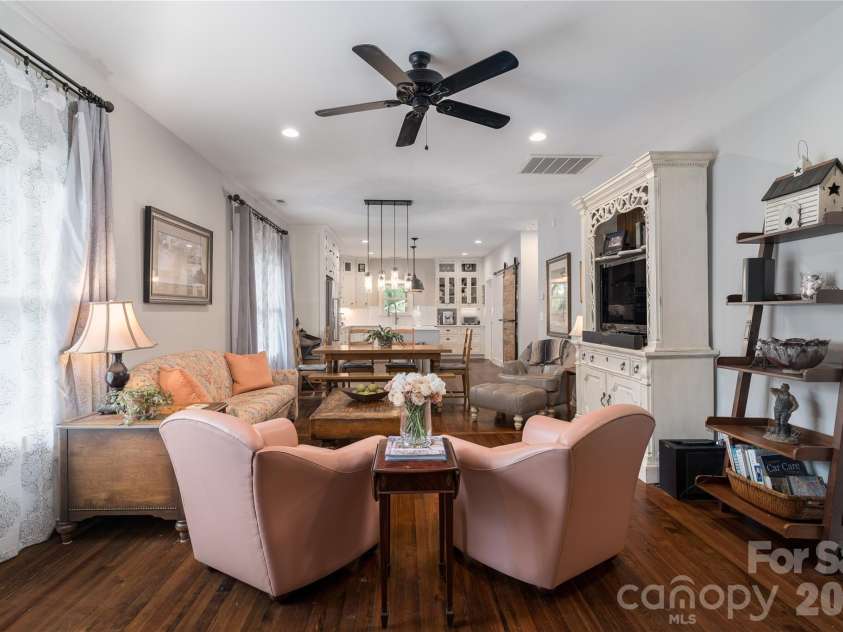21036 Catawba Avenue, Cornelius, NC 28031.  MLS# CAR4411441, YatesRealty ID 42348. 