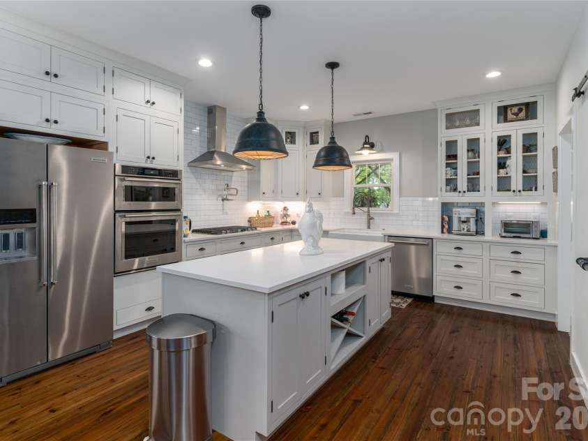 21036 Catawba Avenue, Cornelius, NC 28031.  MLS# CAR4411441, YatesRealty ID 42348. 
