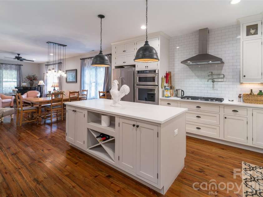 21036 Catawba Avenue, Cornelius, NC 28031.  MLS# CAR4411441, YatesRealty ID 42348. 