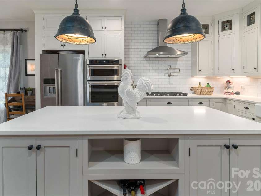 21036 Catawba Avenue, Cornelius, NC 28031.  MLS# CAR4411441, YatesRealty ID 42348. 