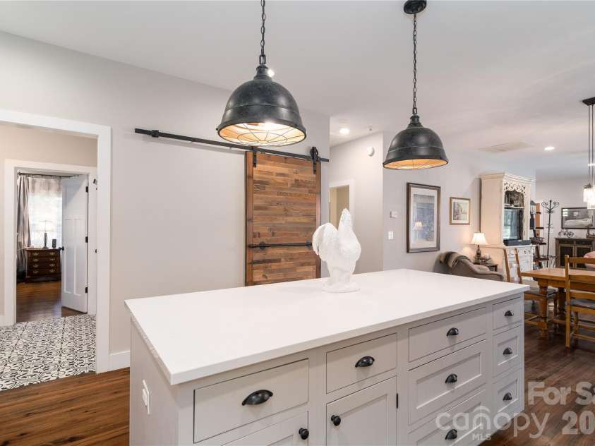 21036 Catawba Avenue, Cornelius, NC 28031.  MLS# CAR4411441, YatesRealty ID 42348. 