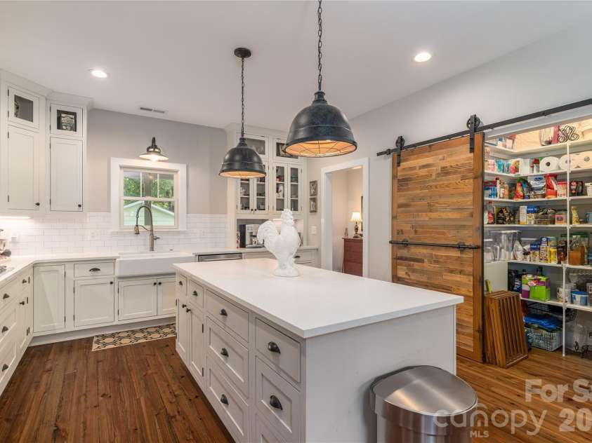 21036 Catawba Avenue, Cornelius, NC 28031.  MLS# CAR4411441, YatesRealty ID 42348. 