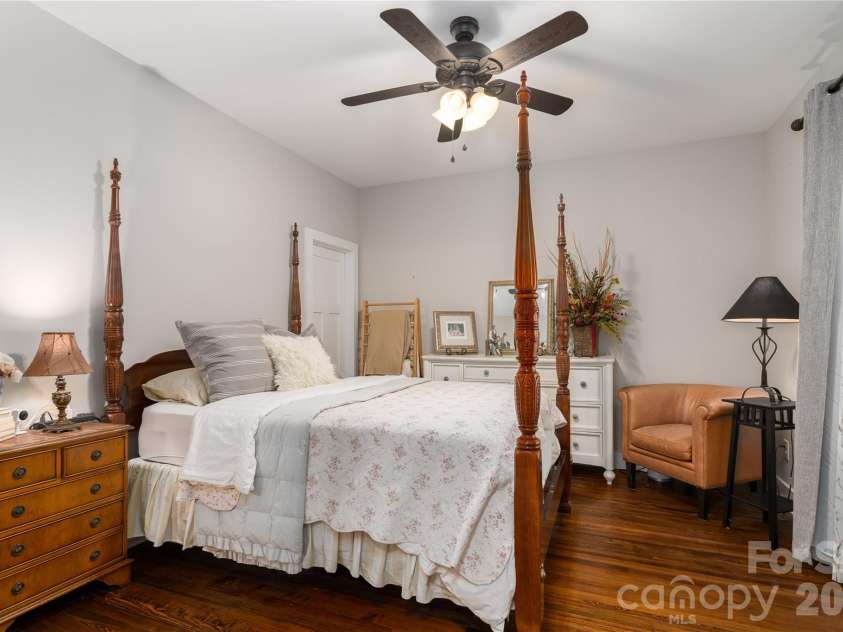 21036 Catawba Avenue, Cornelius, NC 28031.  MLS# CAR4411441, YatesRealty ID 42348. 