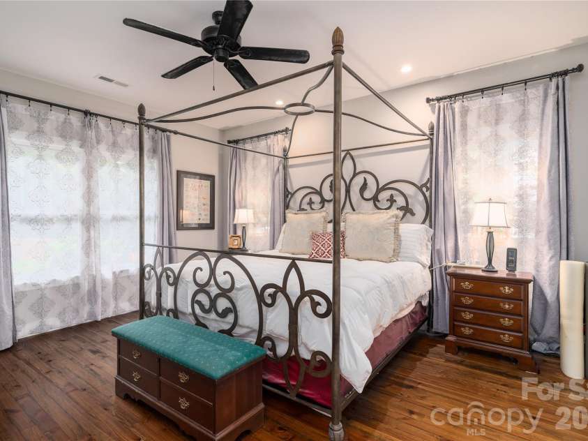 21036 Catawba Avenue, Cornelius, NC 28031.  MLS# CAR4411441, YatesRealty ID 42348. 