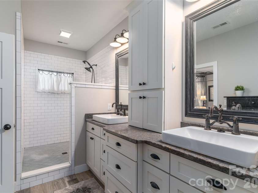 21036 Catawba Avenue, Cornelius, NC 28031.  MLS# CAR4411441, YatesRealty ID 42348. 