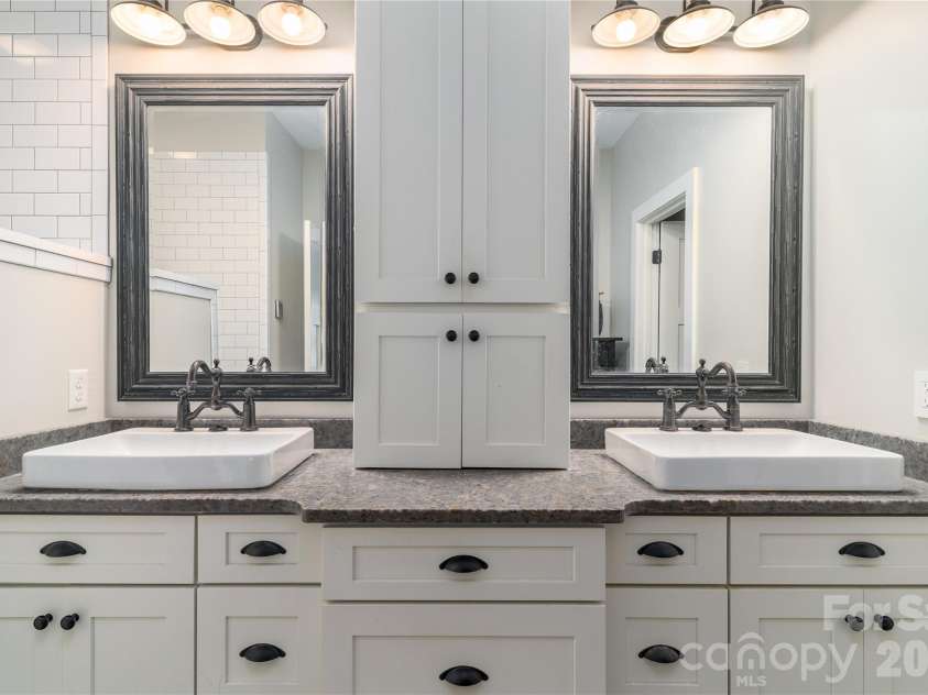 21036 Catawba Avenue, Cornelius, NC 28031.  MLS# CAR4411441, YatesRealty ID 42348. 