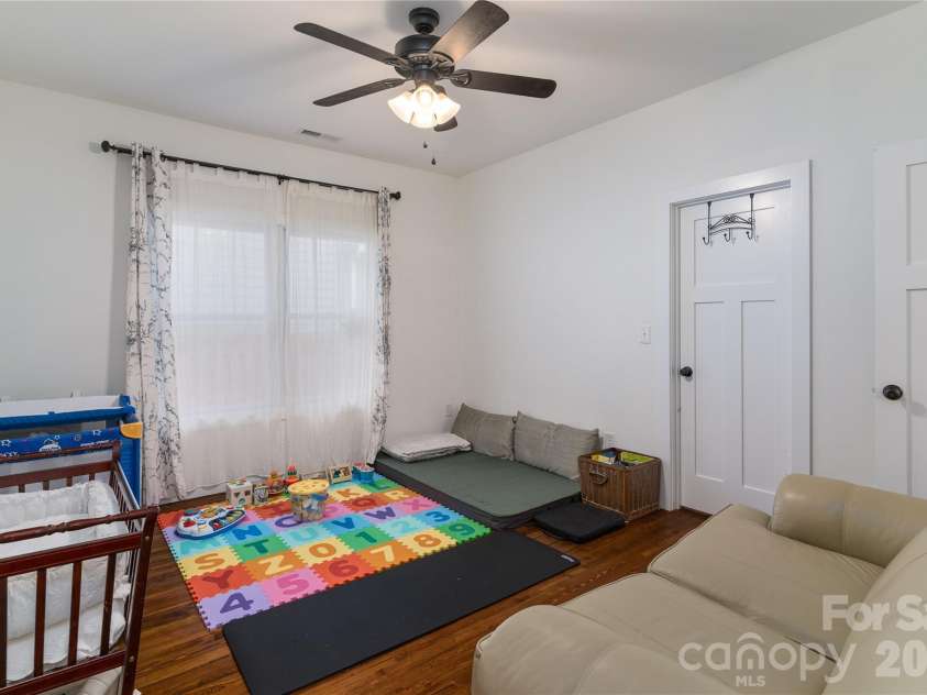 21036 Catawba Avenue, Cornelius, NC 28031.  MLS# CAR4411441, YatesRealty ID 42348. 