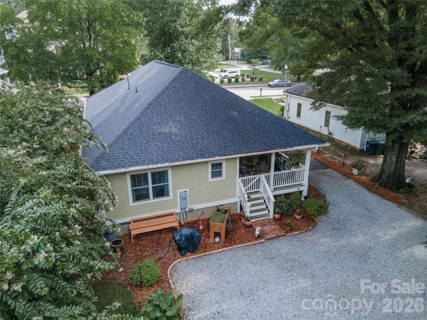 21036 Catawba Avenue, Cornelius, NC 28031.  MLS# CAR4411441, YatesRealty ID 42348. 