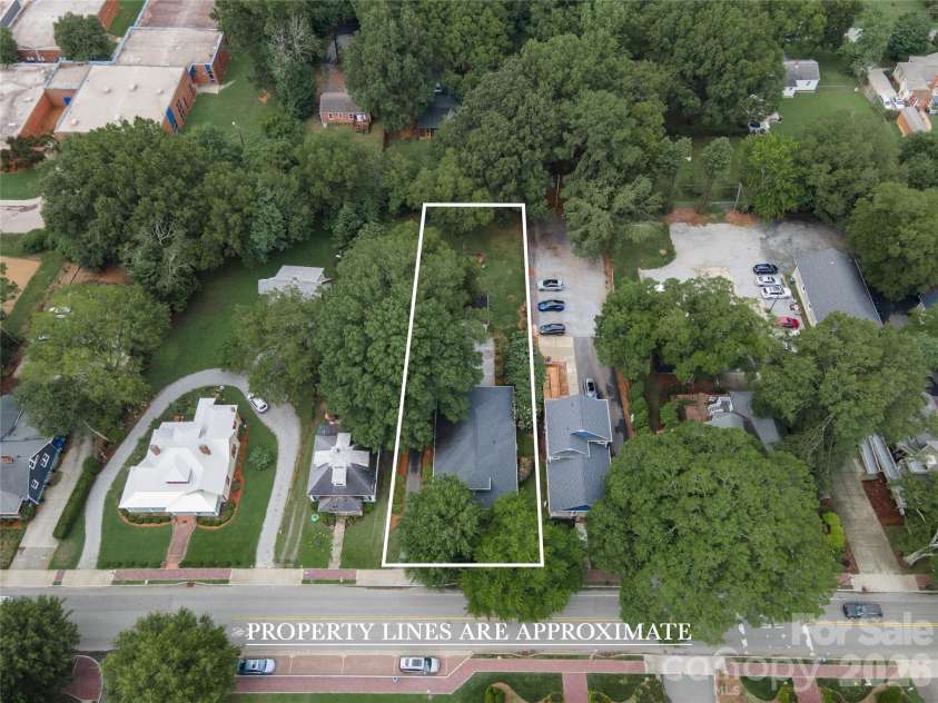 21036 Catawba Avenue, Cornelius, NC 28031.  MLS# CAR4411441, YatesRealty ID 42348. 