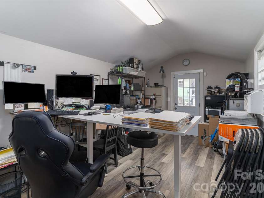 21036 Catawba Avenue, Cornelius, NC 28031.  MLS# CAR4411441, YatesRealty ID 42348. 