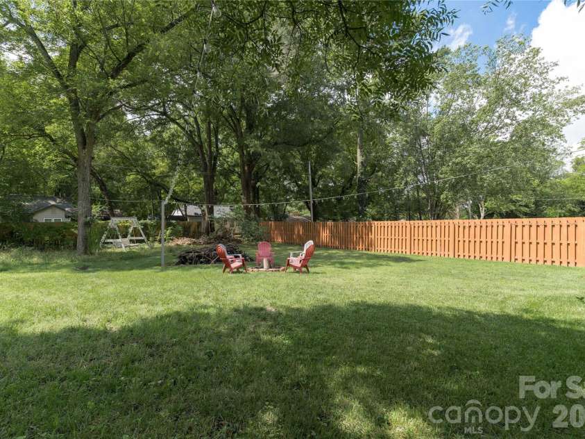21036 Catawba Avenue, Cornelius, NC 28031.  MLS# CAR4411441, YatesRealty ID 42348. 