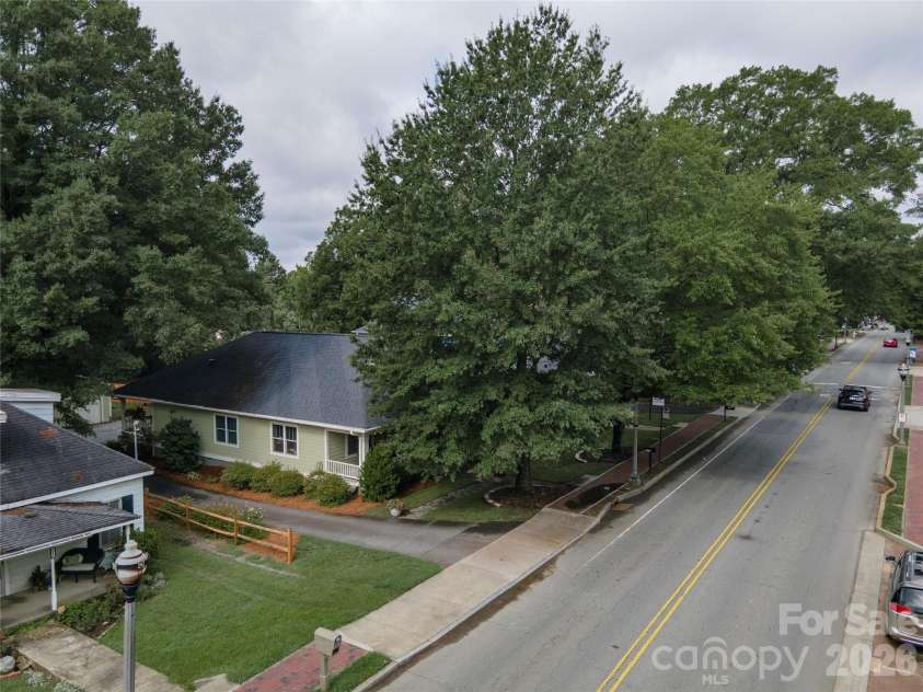 21036 Catawba Avenue, Cornelius, NC 28031.  MLS# CAR4411441, YatesRealty ID 42348. 