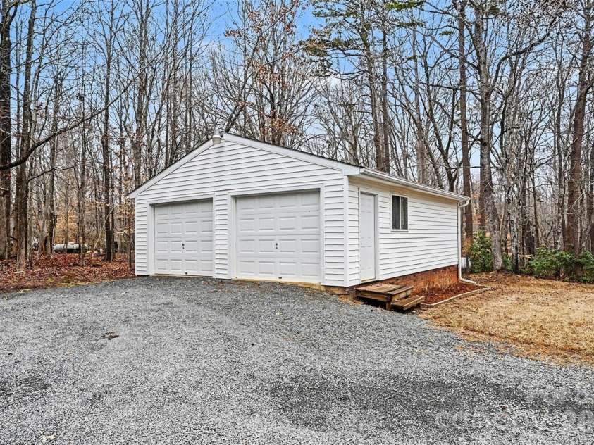 6619 Loblolly Circle, Waxhaw, NC 28173.  MLS# CAR4341573, YatesRealty ID 4235. 2-Car Detached Garage
