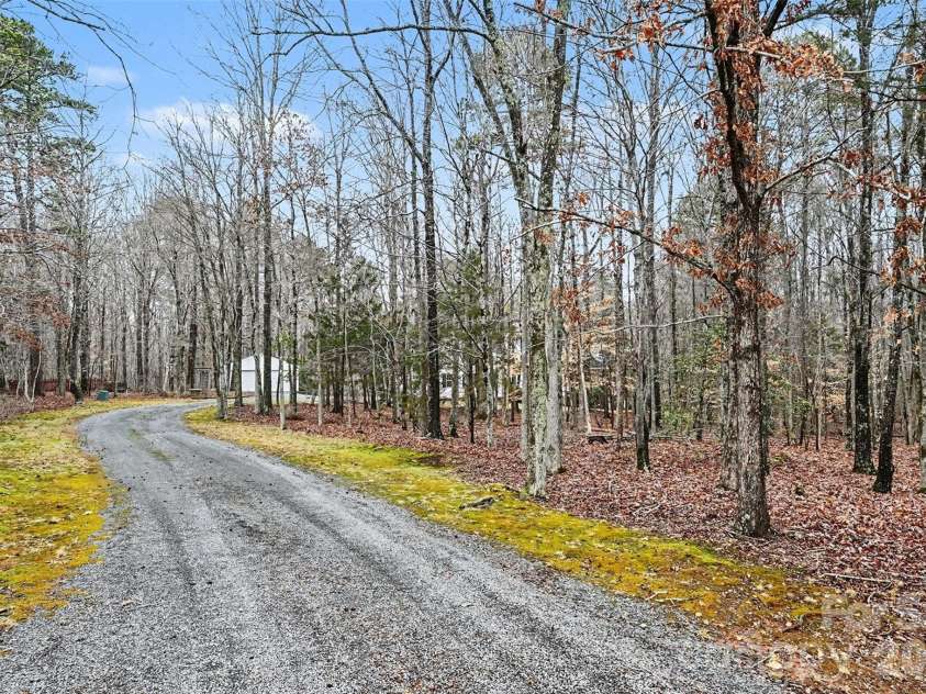 6619 Loblolly Circle, Waxhaw, NC 28173.  MLS# CAR4341573, YatesRealty ID 4235. Driveway entering