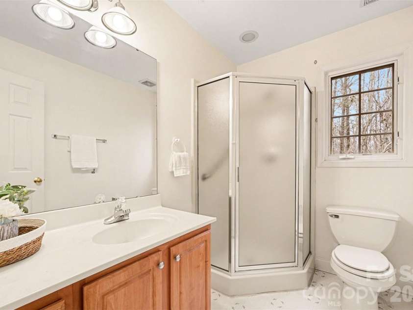 6619 Loblolly Circle, Waxhaw, NC 28173.  MLS# CAR4341573, YatesRealty ID 4235. Hallway Full Bath