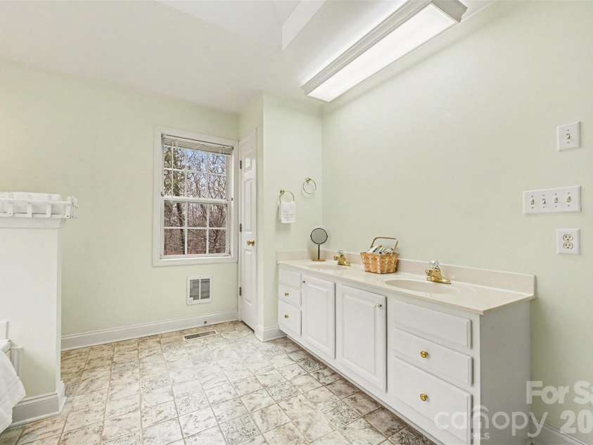 6619 Loblolly Circle, Waxhaw, NC 28173.  MLS# CAR4341573, YatesRealty ID 4235. Primary BA